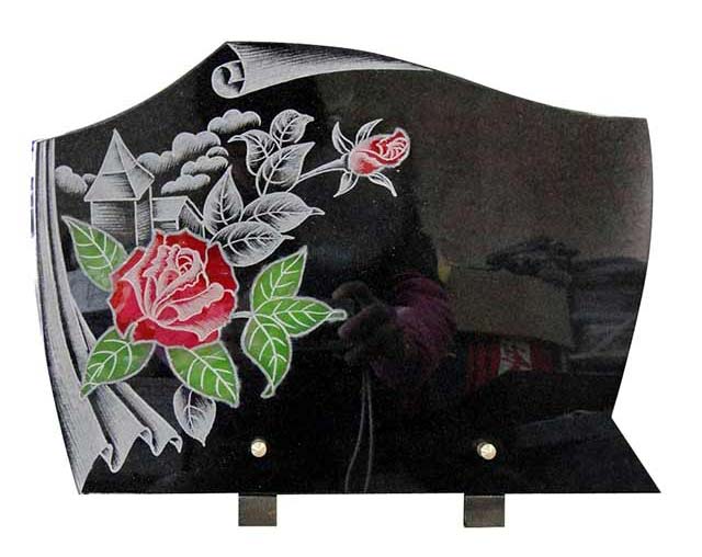 Polishing Black Granit Memorial Plaque with Red Rose Carving